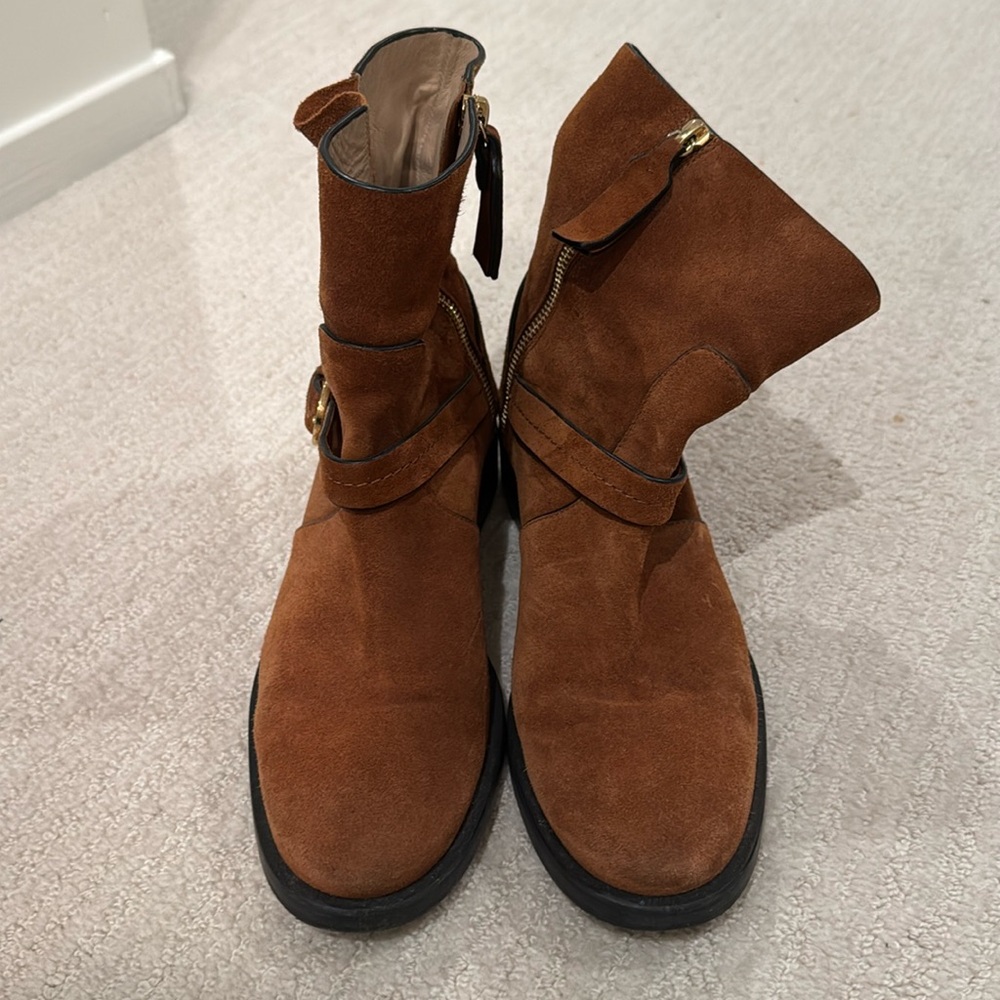 Brown Stuart Weitzman boots with gold hardware size 7